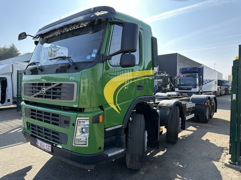 Volvo FM 340 8x2 CHASSIS (7m35) - LIFT+STEERING AXLE - MANUAL GEARBOX - EURO 3 - TÜV 05/2025 - BE TRUCK - Chassi lastbil: bild 4 Volvo FM 340 8x2 CHASSIS (7m35) - LIFT+STEERING AXLE - MANUAL GEARBOX - EURO 3 - TÜV 05/2025 - BE TRUCK - Chassi lastbil: bild 4