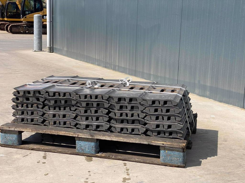 Case CX290 / CX300 Shoes/Pads - Ram/ Chassi för Byggmaskiner: bild 5 Case CX290 / CX300 Shoes/Pads - Ram/ Chassi för Byggmaskiner: bild 5