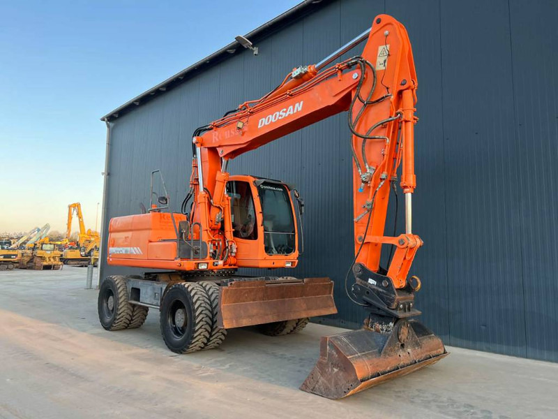 Doosan DX 170 W - Grävmaskin på däck: bild 2 Doosan DX 170 W - Grävmaskin på däck: bild 2
