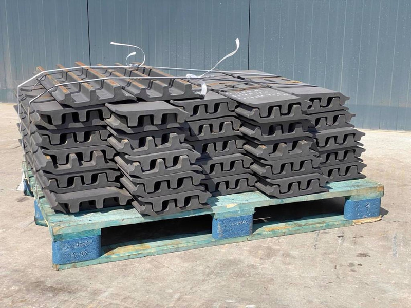 Komatsu PC300 / PC360 / PC400 Shoes/Pads - Ram/ Chassi för Byggmaskiner: bild 3 Komatsu PC300 / PC360 / PC400 Shoes/Pads - Ram/ Chassi för Byggmaskiner: bild 3