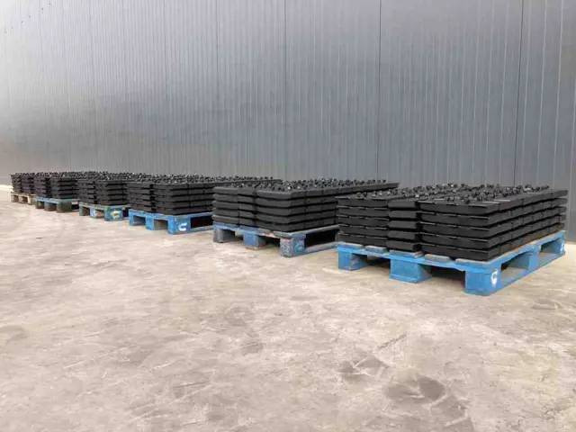 Vögele Rubber Asphalt Pads - Ram/ Chassi för Byggmaskiner: bild 1 Vögele Rubber Asphalt Pads - Ram/ Chassi för Byggmaskiner: bild 1