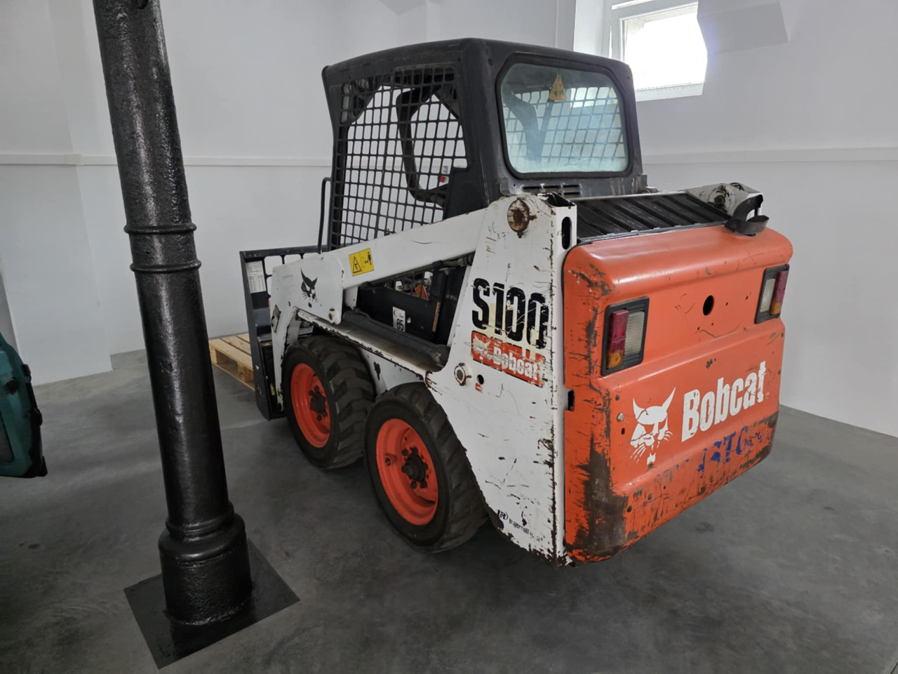 BOBCAT S100 - Kompaktlastare/ Slirstyrda lastare: bild 1 BOBCAT S100 - Kompaktlastare/ Slirstyrda lastare: bild 1