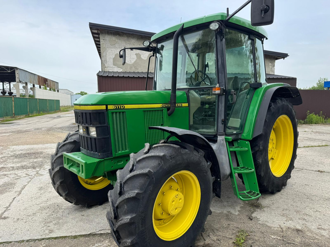 JOHN DEERE 6110 - Traktor: bild 1 JOHN DEERE 6110 - Traktor: bild 1