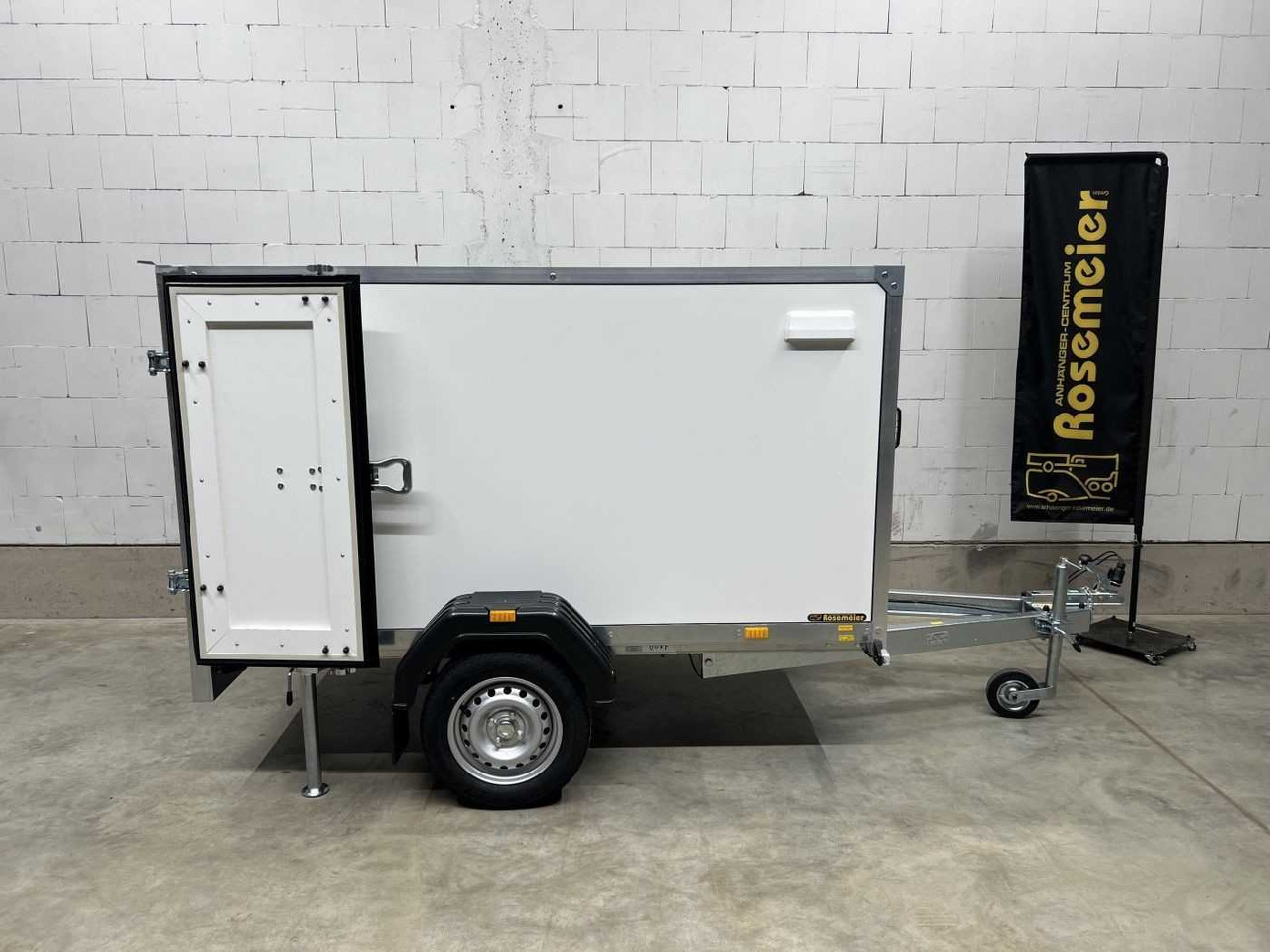CHEVAL LIBERTE DEBON C220 Roadster Kofferanhänger - Skåpsläp: bild 1 CHEVAL LIBERTE DEBON C220 Roadster Kofferanhänger - Skåpsläp: bild 1