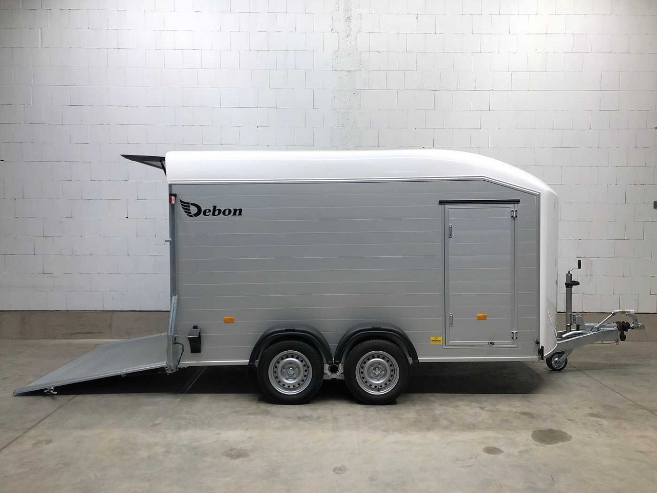 CHEVAL LIBERTE DEBON C700 Roadster Kofferanhänger - Skåpsläp: bild 1 CHEVAL LIBERTE DEBON C700 Roadster Kofferanhänger - Skåpsläp: bild 1