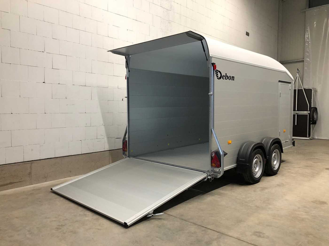 CHEVAL LIBERTE DEBON C700 Roadster Kofferanhänger - Skåpsläp: bild 5 CHEVAL LIBERTE DEBON C700 Roadster Kofferanhänger - Skåpsläp: bild 5