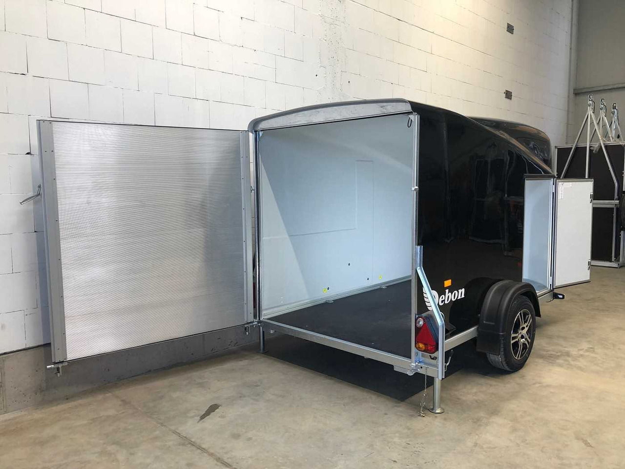 CHEVAL LIBERTE DEBON Cargo 1300.02+Tür Alu-Felgen Kofferanhänger - Skåpsläp: bild 3 CHEVAL LIBERTE DEBON Cargo 1300.02+Tür Alu-Felgen Kofferanhänger - Skåpsläp: bild 3