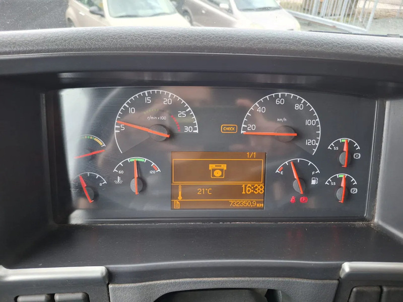 Volvo FM9-260 4X2 / Schaltgetriebe / Koffer mit Ladebordwand / Schaltgetriebe / Euro3 - Lastbil med skåp: bild 4 Volvo FM9-260 4X2 / Schaltgetriebe / Koffer mit Ladebordwand / Schaltgetriebe / Euro3 - Lastbil med skåp: bild 4