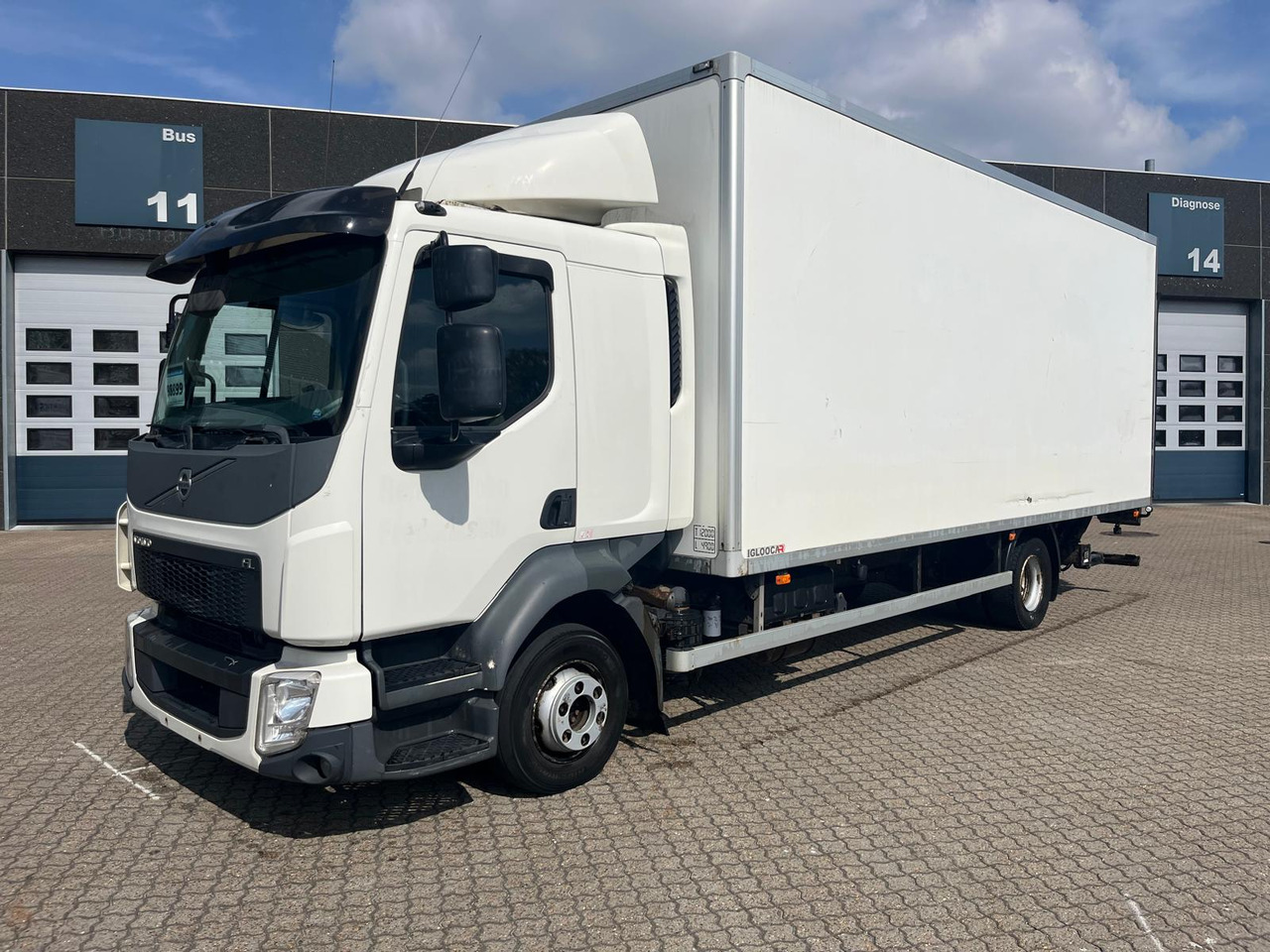 Volvo FL210 - Lastbil med skåp: bild 1 Volvo FL210 - Lastbil med skåp: bild 1
