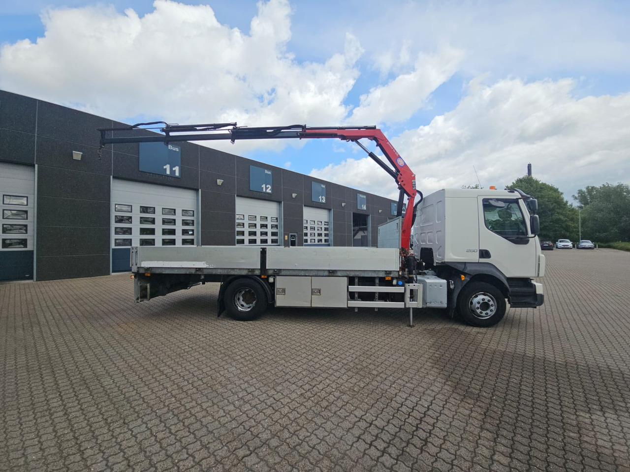 Volvo FL250 - Flakbil, Kranbil: bild 3 Volvo FL250 - Flakbil, Kranbil: bild 3