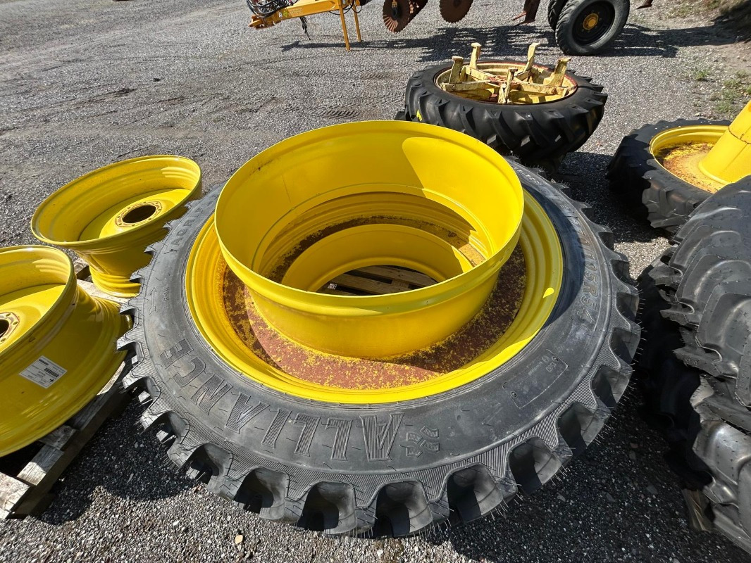 Alliance 270/105R54 Zwillingsräder - 2 Stück - Däck och fälgar för Lantbruksmaskiner: bild 1 Alliance 270/105R54 Zwillingsräder - 2 Stück - Däck och fälgar för Lantbruksmaskiner: bild 1
