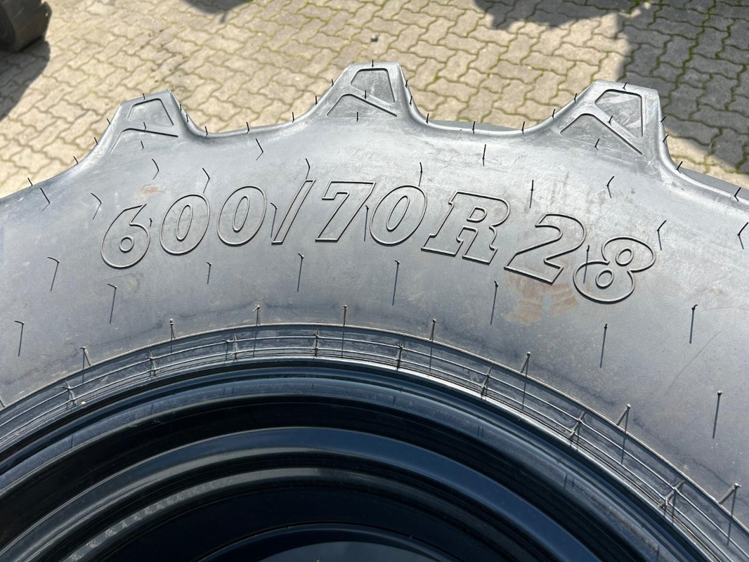 BKT 600/70R28 - 2 Stück - Däck och fälgar för Lantbruksmaskiner: bild 4 BKT 600/70R28 - 2 Stück - Däck och fälgar för Lantbruksmaskiner: bild 4