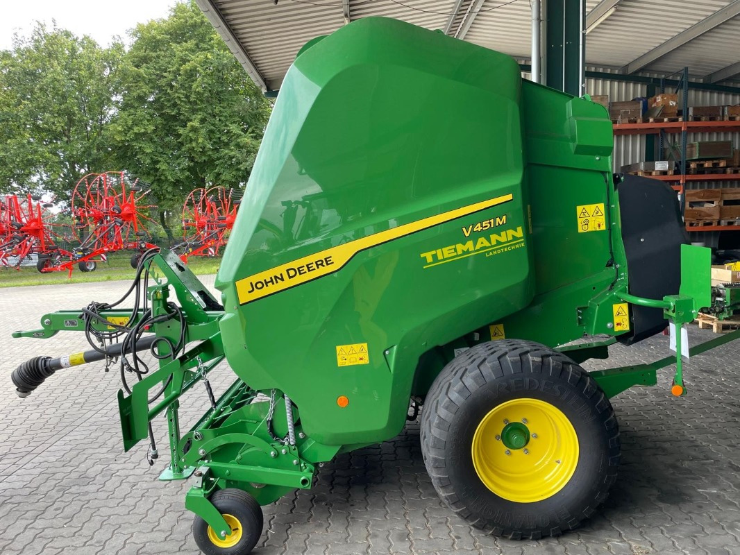 John Deere V451M - Inplastar: bild 1 John Deere V451M - Inplastar: bild 1