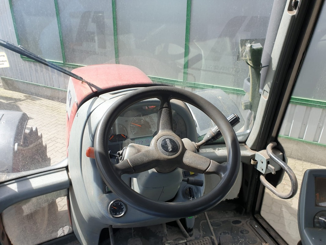 Valtra T151 - Traktor: bild 2 Valtra T151 - Traktor: bild 2