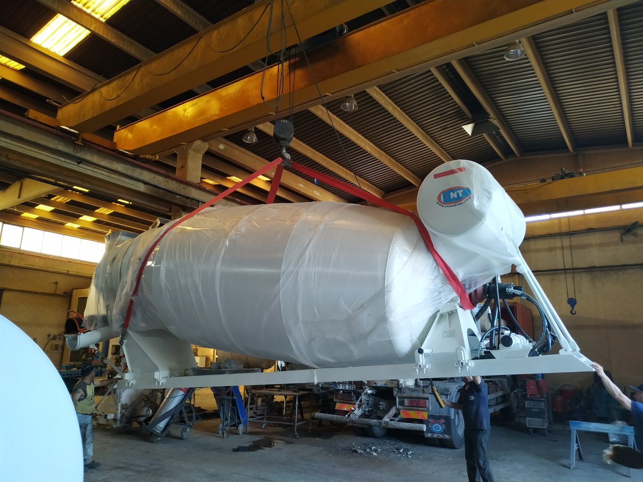 NT MAKINA 8-10-12 m3 CAPACITY MIXER - Betongroterare: bild 3 NT MAKINA 8-10-12 m3 CAPACITY MIXER - Betongroterare: bild 3