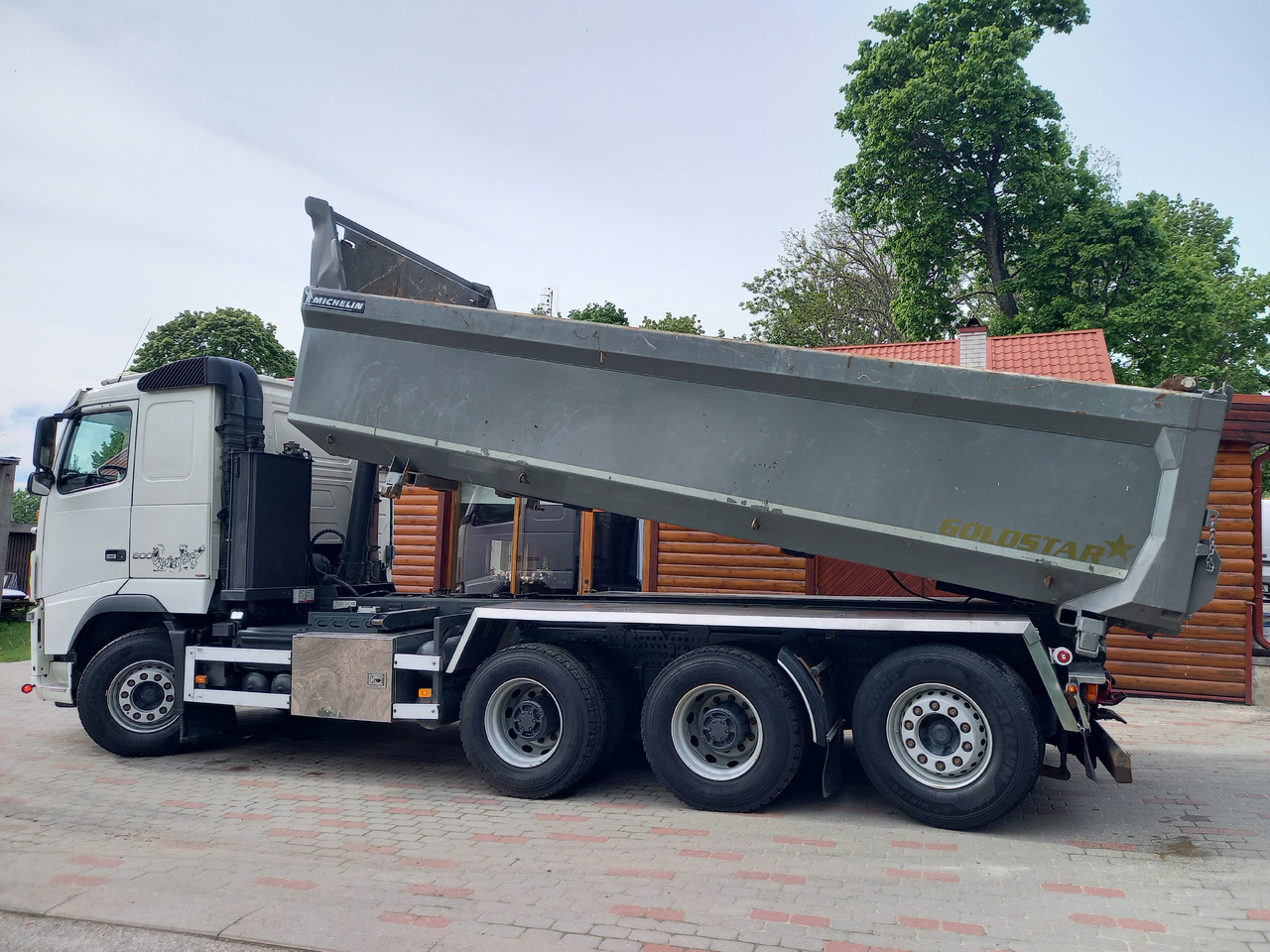 VOLVO FH16, 8x4, BIG AXLES, RETARDER, GW 39500 KG - Tippbil lastbil: bild 2 VOLVO FH16, 8x4, BIG AXLES, RETARDER, GW 39500 KG - Tippbil lastbil: bild 2