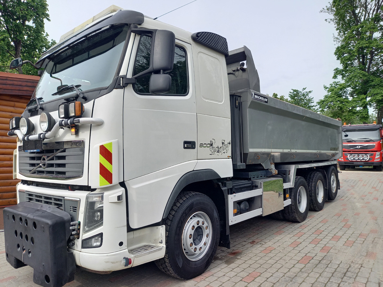 VOLVO FH16, 8x4, BIG AXLES, RETARDER, GW 39500 KG - Tippbil lastbil: bild 1 VOLVO FH16, 8x4, BIG AXLES, RETARDER, GW 39500 KG - Tippbil lastbil: bild 1