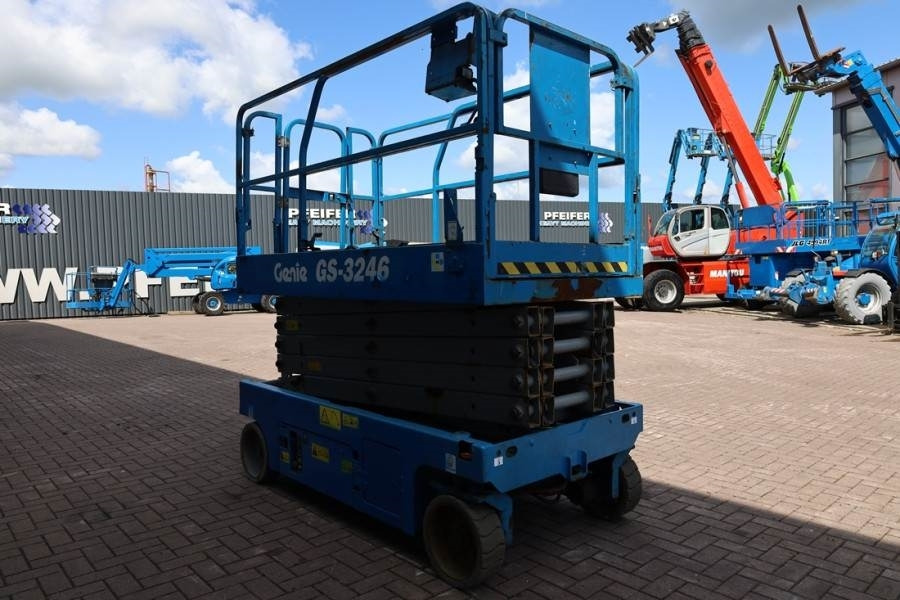 Genie GS3246 Electric, Working Height 11.75 m, 318kg Cap - Saxlift: bild 2 Genie GS3246 Electric, Working Height 11.75 m, 318kg Cap - Saxlift: bild 2