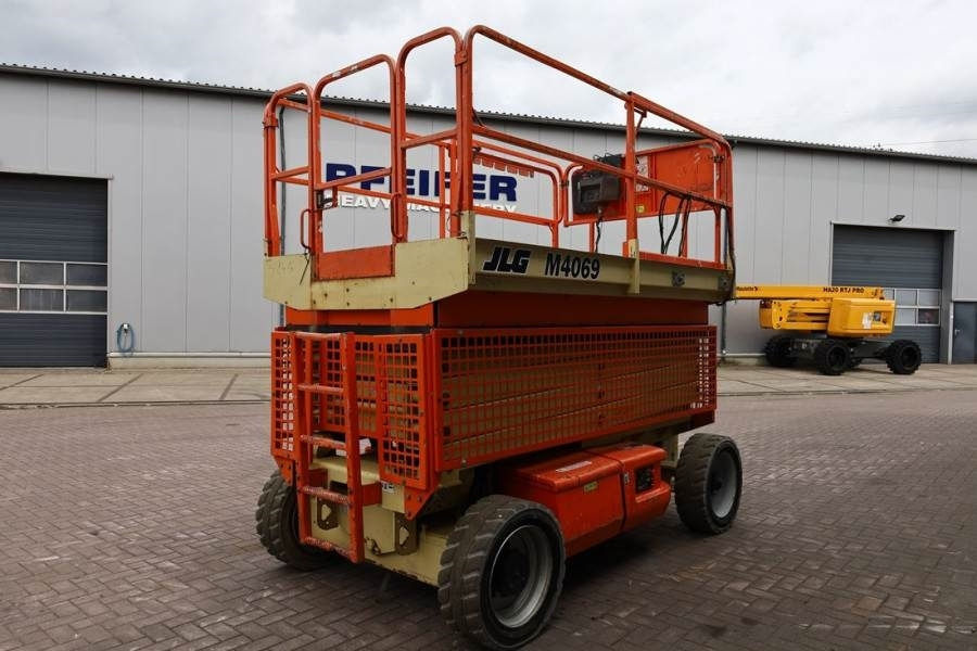 JLG M4069 Hybrid, 14.2m Working Height, 360kg Capacity - Saxlift: bild 2 JLG M4069 Hybrid, 14.2m Working Height, 360kg Capacity - Saxlift: bild 2