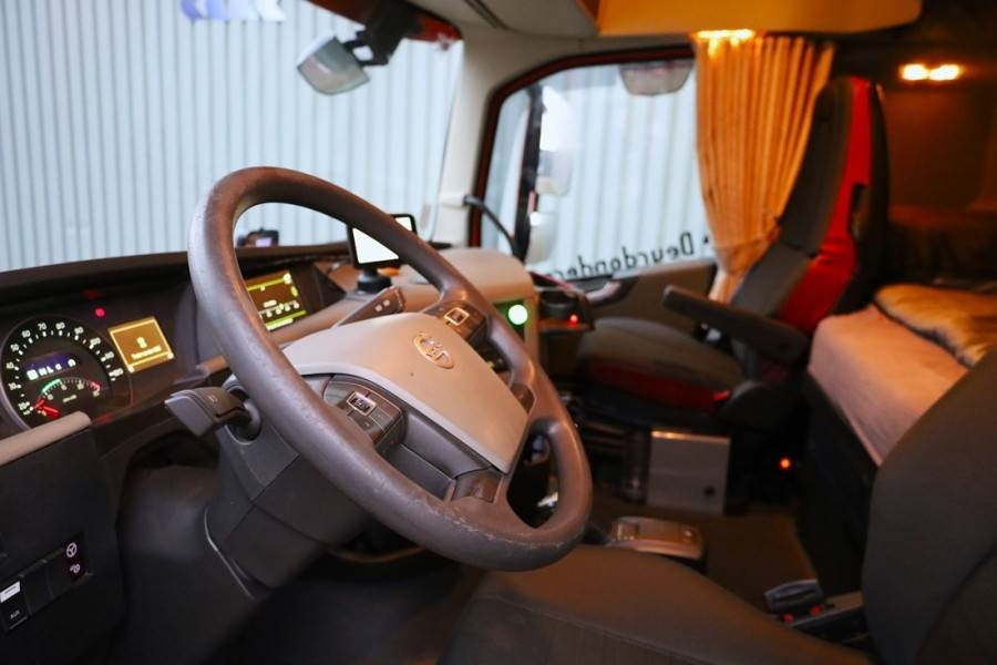 Volvo FH12 With Cormach 135tm Crane Volvo FH12 10x4 With - Allterrängkran: bild 4 Volvo FH12 With Cormach 135tm Crane Volvo FH12 10x4 With - Allterrängkran: bild 4