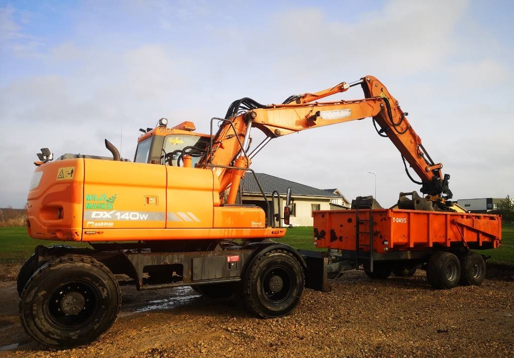 Doosan Dw 140 - Grävmaskin på däck: bild 1 Doosan Dw 140 - Grävmaskin på däck: bild 1