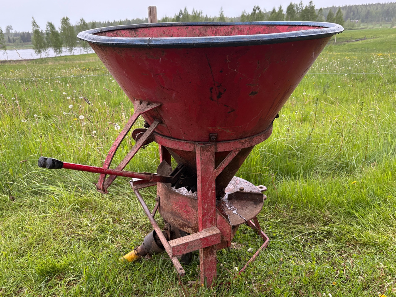 Åkland Superior 250-2 - Mineralgödselspridare: bild 1 Åkland Superior 250-2 - Mineralgödselspridare: bild 1