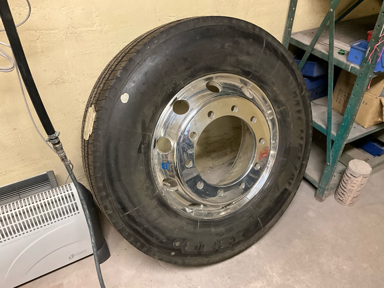 Michelin 315/70R22.5 - Komplett hjul för Lastbil: bild 1 Michelin 315/70R22.5 - Komplett hjul för Lastbil: bild 1
