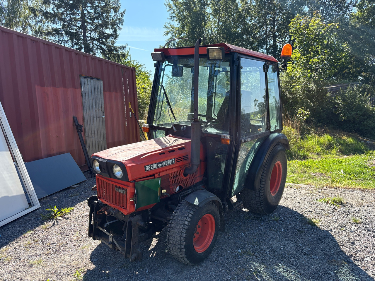 Traktor Kubota B8200 HST - Traktor: bild 1 Traktor Kubota B8200 HST - Traktor: bild 1