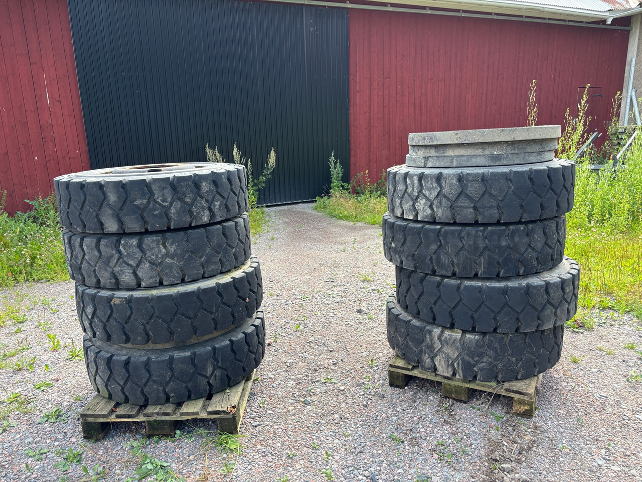 Trelleborg T-900 10.00-20 - Däck för Byggmaskiner: bild 1 Trelleborg T-900 10.00-20 - Däck för Byggmaskiner: bild 1