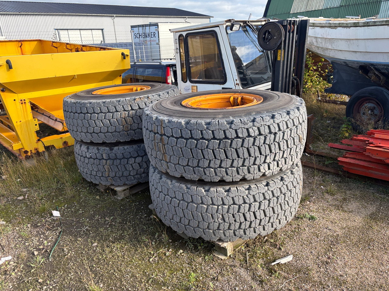 Volvo L70 H - Däck för Byggmaskiner: bild 1 Volvo L70 H - Däck för Byggmaskiner: bild 1
