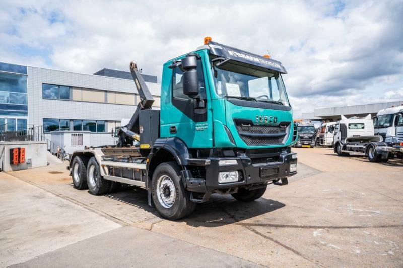 Iveco TRAKKER 360-6x4-PALFINGER - Lastväxlare lastbil: bild 2 Iveco TRAKKER 360-6x4-PALFINGER - Lastväxlare lastbil: bild 2