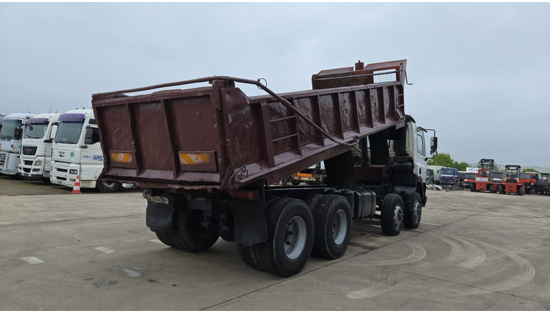 DAF 85 CF 340 (EURO 2 / MANUAL PUMP / STEEL SUSP. / POSSIBLE AS CHASSIS / 8X4) - Tippbil lastbil: bild 5 DAF 85 CF 340 (EURO 2 / MANUAL PUMP / STEEL SUSP. / POSSIBLE AS CHASSIS / 8X4) - Tippbil lastbil: bild 5