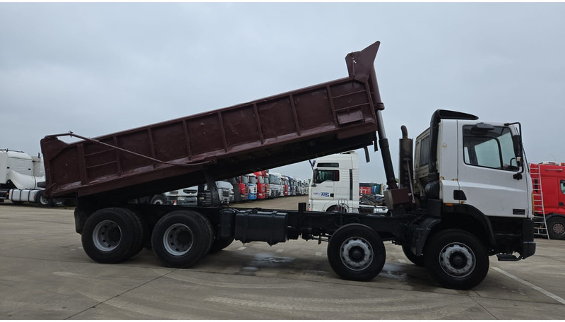 DAF 85 CF 340 (EURO 2 / MANUAL PUMP / STEEL SUSP. / POSSIBLE AS CHASSIS / 8X4) - Tippbil lastbil: bild 4 DAF 85 CF 340 (EURO 2 / MANUAL PUMP / STEEL SUSP. / POSSIBLE AS CHASSIS / 8X4) - Tippbil lastbil: bild 4