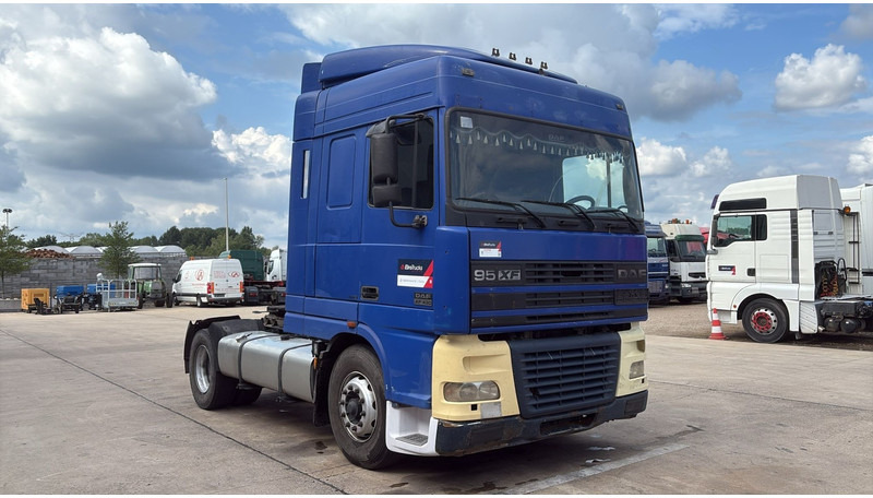DAF 95 XF 430 (EURO 3 / BOITE MANUELLE / MANUAL GEARBOX) - Dragbil: bild 3 DAF 95 XF 430 (EURO 3 / BOITE MANUELLE / MANUAL GEARBOX) - Dragbil: bild 3