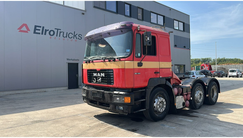 MAN 26.414 (6X2 / ORIGINAL TRACTOR UNIT / EURO 2 / MANUAL GEARBOX / BOITE MANUELLE) - Dragbil: bild 1 MAN 26.414 (6X2 / ORIGINAL TRACTOR UNIT / EURO 2 / MANUAL GEARBOX / BOITE MANUELLE) - Dragbil: bild 1