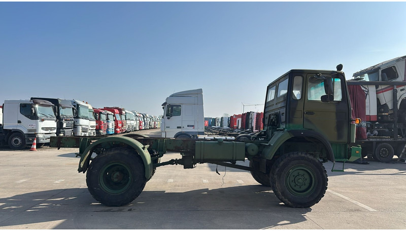 Iveco Magirus 110 - 16 (4X4 / 57000 KM / LAMES / GRAND PONT / 6 CYLINDRES EN LIGNE !! / MANUAL PUMP) - Chassi lastbil: bild 4 Iveco Magirus 110 - 16 (4X4 / 57000 KM / LAMES / GRAND PONT / 6 CYLINDRES EN LIGNE !! / MANUAL PUMP) - Chassi lastbil: bild 4