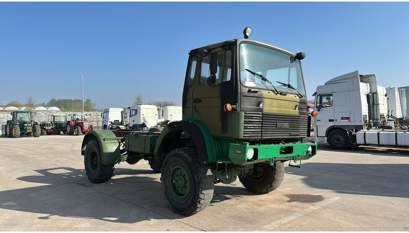 Iveco Magirus 110 - 16 (4X4 / 57000 KM / LAMES / GRAND PONT / 6 CYLINDRES EN LIGNE !! / MANUAL PUMP) - Chassi lastbil: bild 3 Iveco Magirus 110 - 16 (4X4 / 57000 KM / LAMES / GRAND PONT / 6 CYLINDRES EN LIGNE !! / MANUAL PUMP) - Chassi lastbil: bild 3