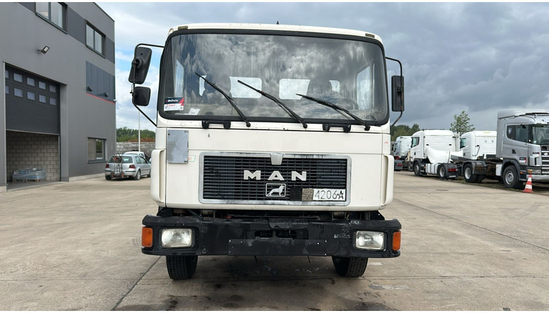 MAN 18.232 (MANUAL PUMP / 6 CYLINDER / POMPE MANUELLE / LAMES / STEEL SUSPENSION) - Chassi lastbil: bild 2 MAN 18.232 (MANUAL PUMP / 6 CYLINDER / POMPE MANUELLE / LAMES / STEEL SUSPENSION) - Chassi lastbil: bild 2