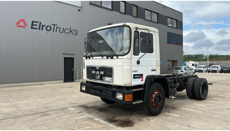 MAN 18.232 (MANUAL PUMP / 6 CYLINDER / POMPE MANUELLE / LAMES / STEEL SUSPENSION) - Chassi lastbil: bild 1 MAN 18.232 (MANUAL PUMP / 6 CYLINDER / POMPE MANUELLE / LAMES / STEEL SUSPENSION) - Chassi lastbil: bild 1