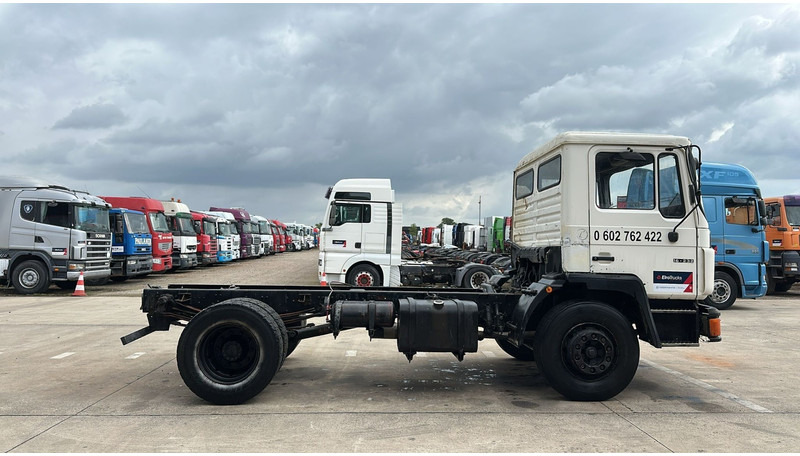 MAN 18.232 (MANUAL PUMP / 6 CYLINDER / POMPE MANUELLE / LAMES / STEEL SUSPENSION) - Chassi lastbil: bild 3 MAN 18.232 (MANUAL PUMP / 6 CYLINDER / POMPE MANUELLE / LAMES / STEEL SUSPENSION) - Chassi lastbil: bild 3