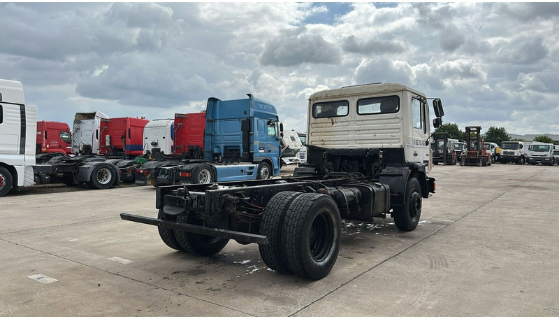 MAN 18.232 (MANUAL PUMP / 6 CYLINDER / POMPE MANUELLE / LAMES / STEEL SUSPENSION) - Chassi lastbil: bild 5 MAN 18.232 (MANUAL PUMP / 6 CYLINDER / POMPE MANUELLE / LAMES / STEEL SUSPENSION) - Chassi lastbil: bild 5