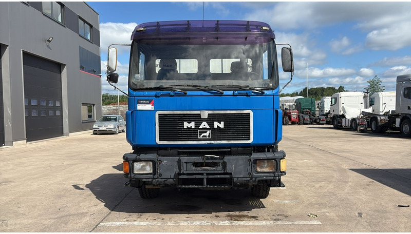 MAN 19.322 (MANUAL PUMP / STEEL SUSP. / LAMES / POMPE MANUELLE / BIG AXLE / GRAND PONT) - Tippbil lastbil: bild 2 MAN 19.322 (MANUAL PUMP / STEEL SUSP. / LAMES / POMPE MANUELLE / BIG AXLE / GRAND PONT) - Tippbil lastbil: bild 2