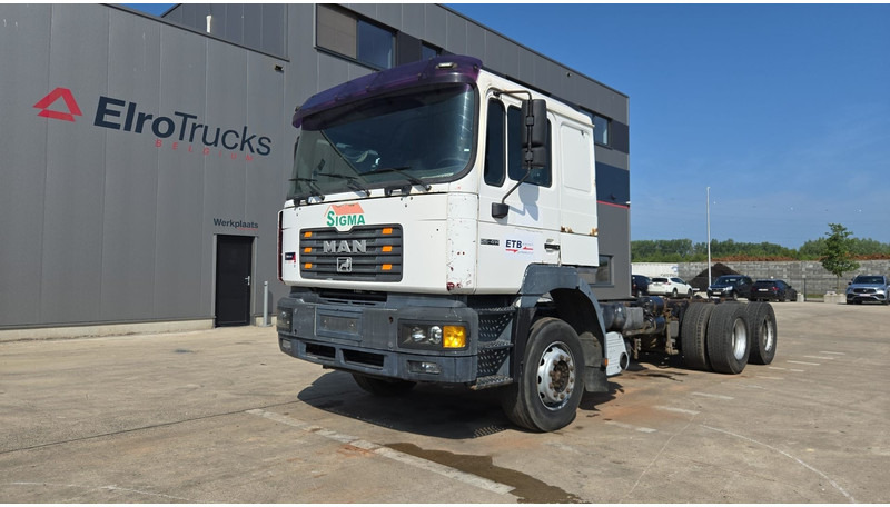 MAN 26.414 (6X4 / 6 CYLINDER / MANUAL GEARBOX / 10 TYRES / LONG CHASSIS / EURO 2) - Chassi lastbil: bild 1 MAN 26.414 (6X4 / 6 CYLINDER / MANUAL GEARBOX / 10 TYRES / LONG CHASSIS / EURO 2) - Chassi lastbil: bild 1