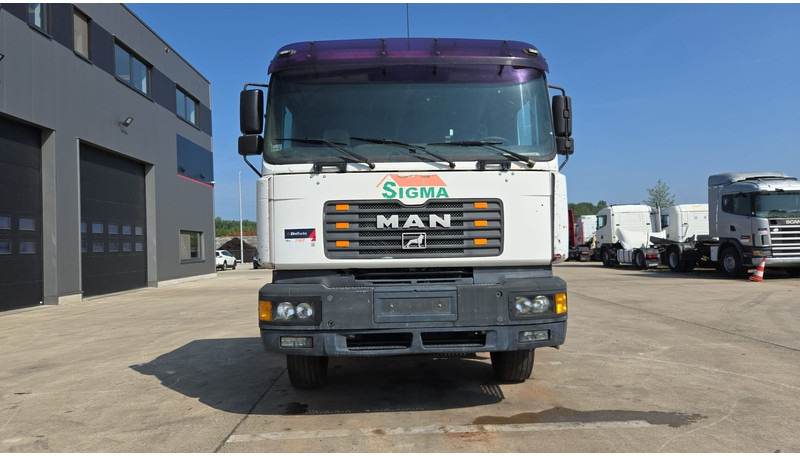 MAN 26.414 (6X4 / 6 CYLINDER / MANUAL GEARBOX / 10 TYRES / LONG CHASSIS / EURO 2) - Chassi lastbil: bild 2 MAN 26.414 (6X4 / 6 CYLINDER / MANUAL GEARBOX / 10 TYRES / LONG CHASSIS / EURO 2) - Chassi lastbil: bild 2