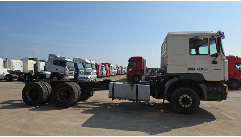 MAN 26.414 (6X4 / 6 CYLINDER / MANUAL GEARBOX / 10 TYRES / LONG CHASSIS / EURO 2) - Chassi lastbil: bild 4 MAN 26.414 (6X4 / 6 CYLINDER / MANUAL GEARBOX / 10 TYRES / LONG CHASSIS / EURO 2) - Chassi lastbil: bild 4