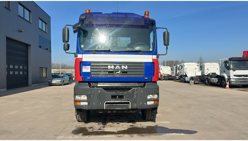 MAN TGA 26.460 (WITH CONTAINER / BELGIAN TRUCK / PERFECT / 6X4 / MANUAL GEARBOX / BOITE MANUELLE) - Lastväxlare lastbil: bild 2 MAN TGA 26.460 (WITH CONTAINER / BELGIAN TRUCK / PERFECT / 6X4 / MANUAL GEARBOX / BOITE MANUELLE) - Lastväxlare lastbil: bild 2