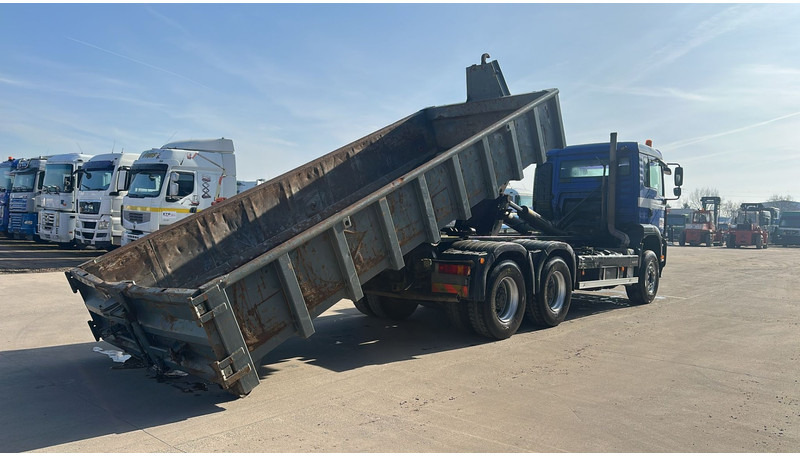 MAN TGA 26.460 (WITH CONTAINER / BELGIAN TRUCK / PERFECT / 6X4 / MANUAL GEARBOX / BOITE MANUELLE) - Lastväxlare lastbil: bild 5 MAN TGA 26.460 (WITH CONTAINER / BELGIAN TRUCK / PERFECT / 6X4 / MANUAL GEARBOX / BOITE MANUELLE) - Lastväxlare lastbil: bild 5