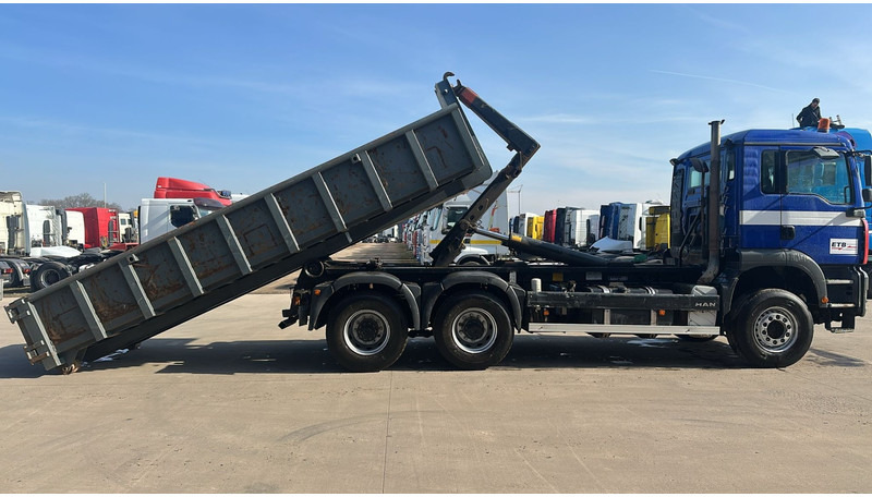 MAN TGA 26.460 (WITH CONTAINER / BELGIAN TRUCK / PERFECT / 6X4 / MANUAL GEARBOX / BOITE MANUELLE) - Lastväxlare lastbil: bild 4 MAN TGA 26.460 (WITH CONTAINER / BELGIAN TRUCK / PERFECT / 6X4 / MANUAL GEARBOX / BOITE MANUELLE) - Lastväxlare lastbil: bild 4