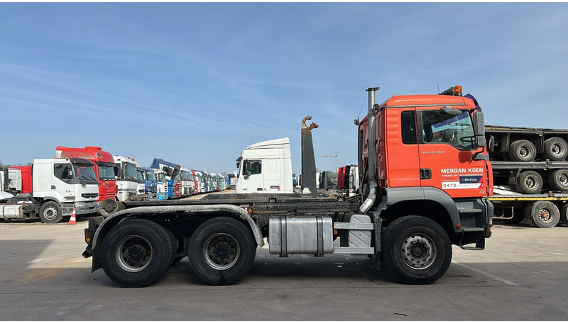 MAN TGA 33.360 (MANUAL GEARBOX / BELGIAN TRUCK / 6X4 / BIG AXLE / SEMI MANUAL PUMP) - Lastväxlare lastbil: bild 4 MAN TGA 33.360 (MANUAL GEARBOX / BELGIAN TRUCK / 6X4 / BIG AXLE / SEMI MANUAL PUMP) - Lastväxlare lastbil: bild 4