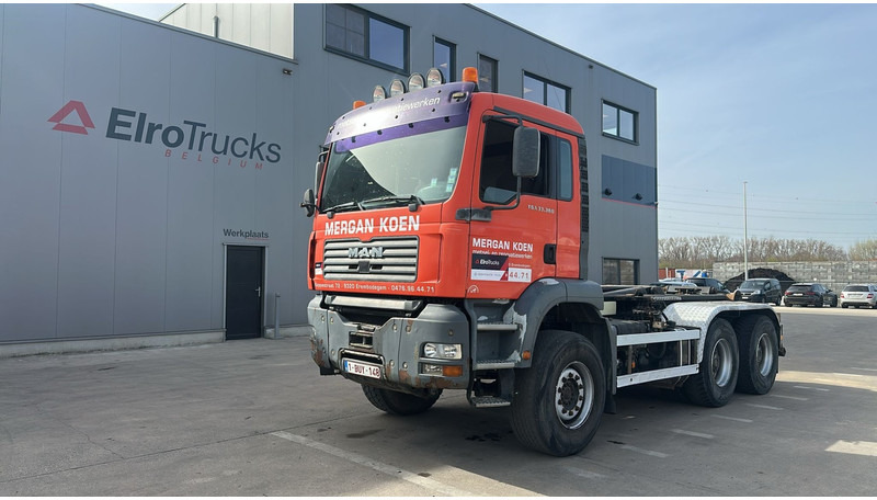 MAN TGA 33.360 (MANUAL GEARBOX / BELGIAN TRUCK / 6X4 / BIG AXLE / SEMI MANUAL PUMP) - Lastväxlare lastbil: bild 1 MAN TGA 33.360 (MANUAL GEARBOX / BELGIAN TRUCK / 6X4 / BIG AXLE / SEMI MANUAL PUMP) - Lastväxlare lastbil: bild 1